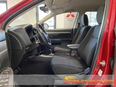 Mitsubishi Outlander 2.2 DI-D 4WD Intense (2)
