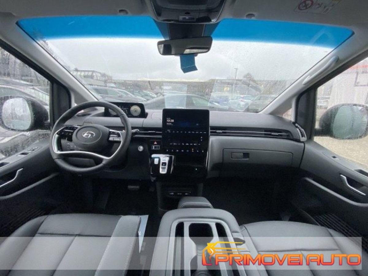 Hyundai Staria 2.2 Luxury 2wd auto