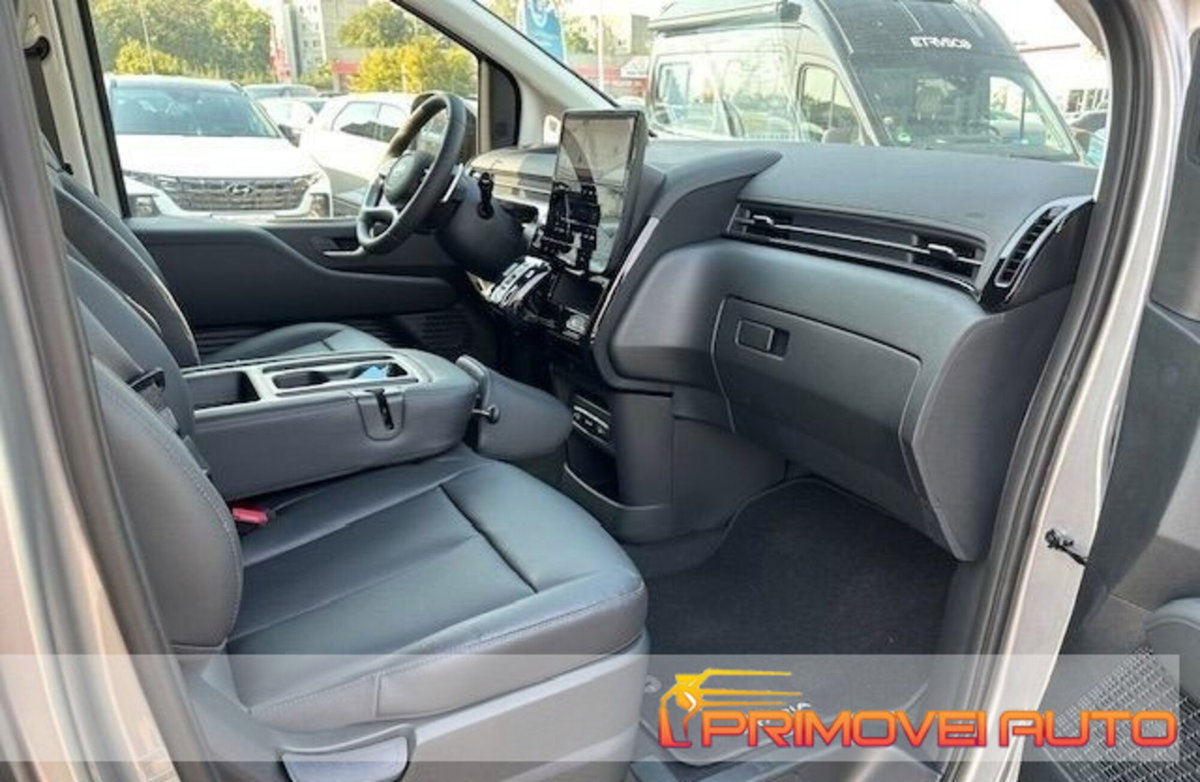 Hyundai Staria 2.2 awd auto (3)