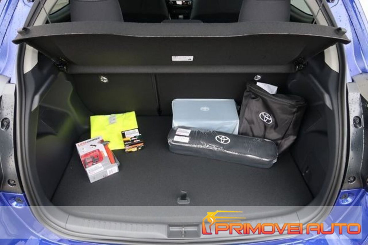 Toyota Yaris 1.5 5 porte Active (10)