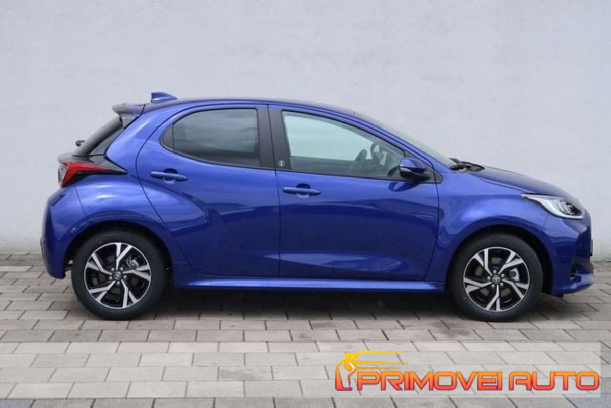 Toyota Yaris 1.5 5 porte Active (6)