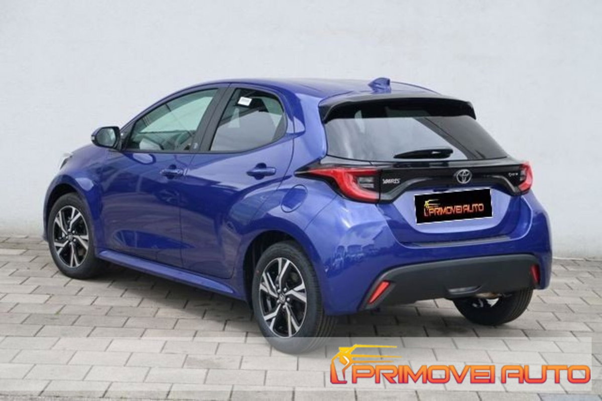 Toyota Yaris 1.5 5 porte Active (9)