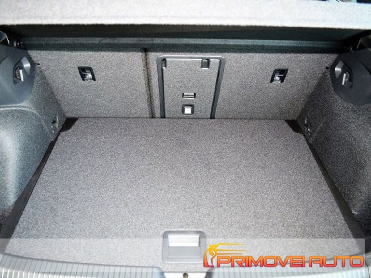 Volkswagen Golf Variant 1.5 eTSI 150 CV EVO ACT DSG R-Line (13)