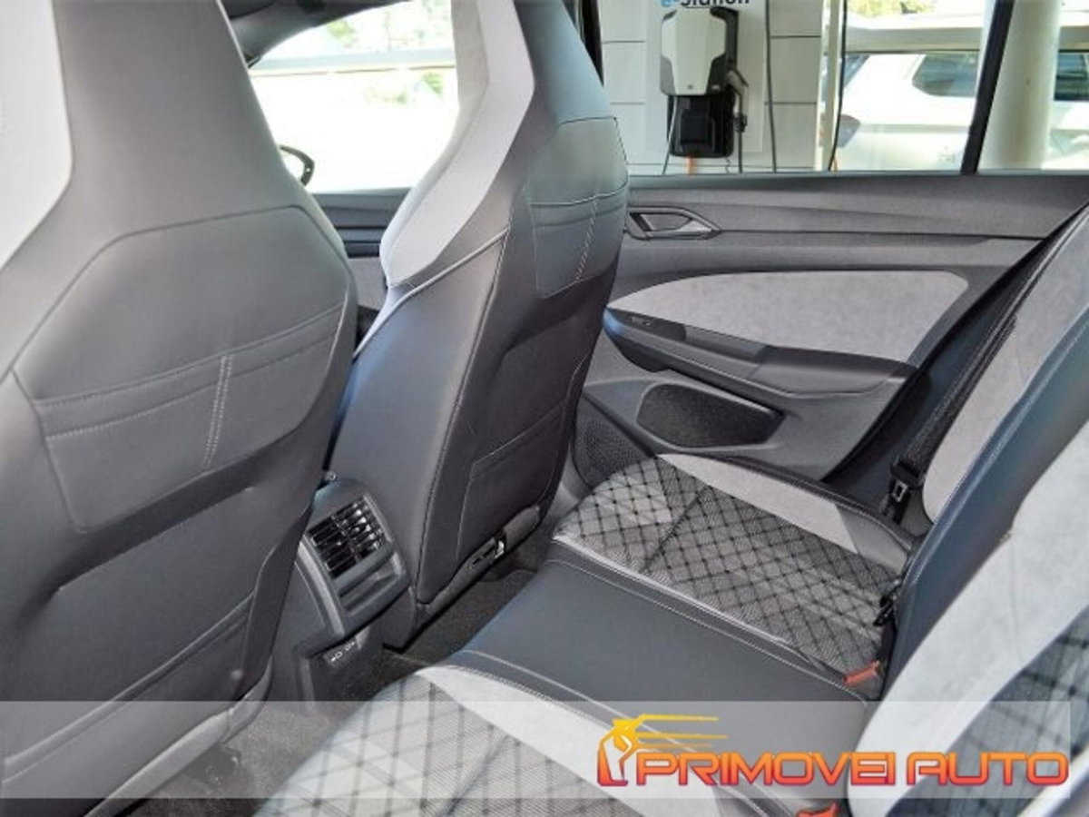 Volkswagen Golf Variant 1.5 eTSI 150 CV EVO ACT DSG R-Line (4)