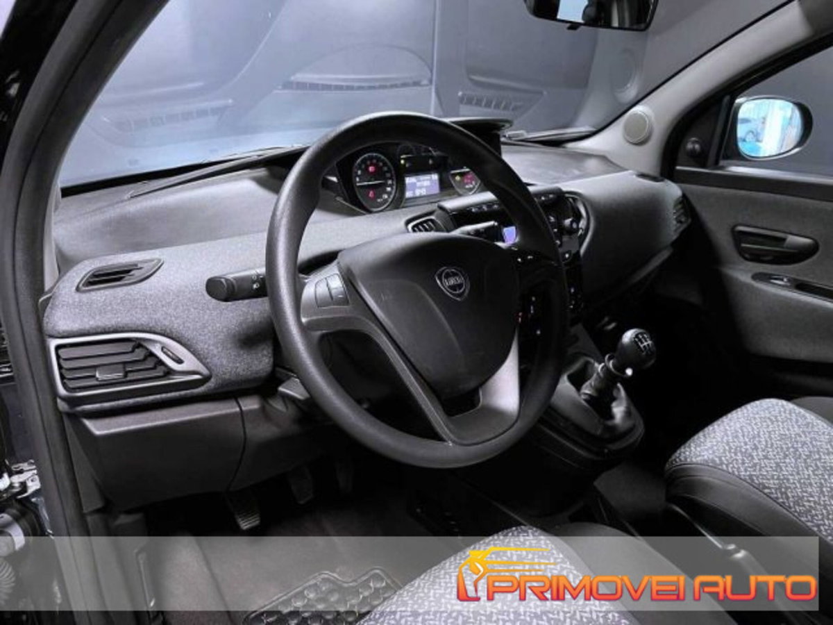 Lancia Ypsilon 1.0 FireFly 5 porte S&S Hybrid Silver Plus (2)