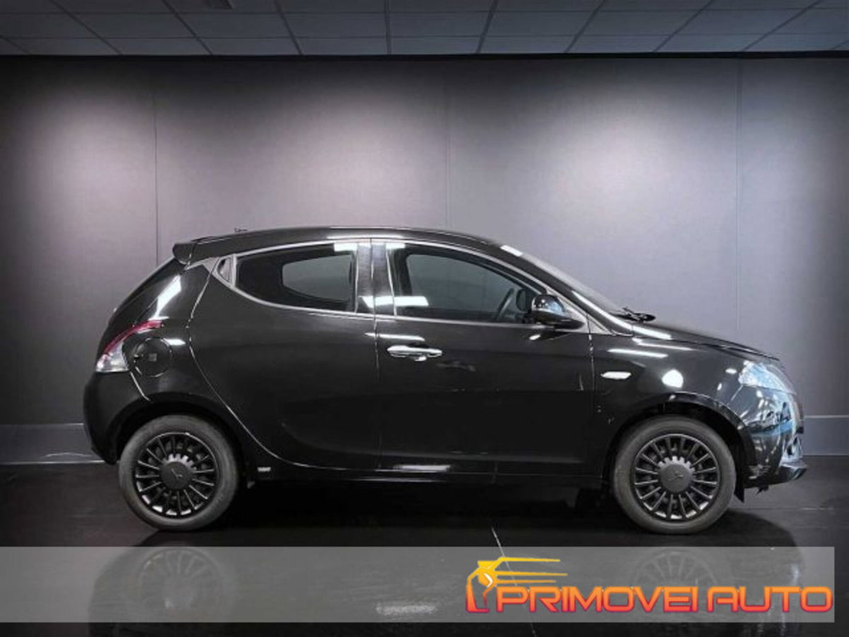 Lancia Ypsilon 1.0 FireFly 5 porte S&S Hybrid Silver Plus (8)
