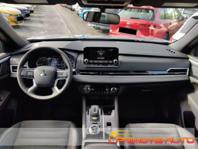 Mitsubishi Outlander 2.0 4WD CVT Instyle SDA 7 posti usata