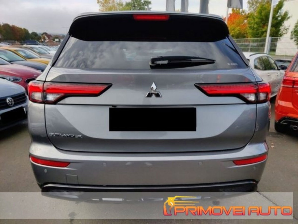 Mitsubishi Outlander 2.0 4WD CVT Instyle SDA 7 posti (13)