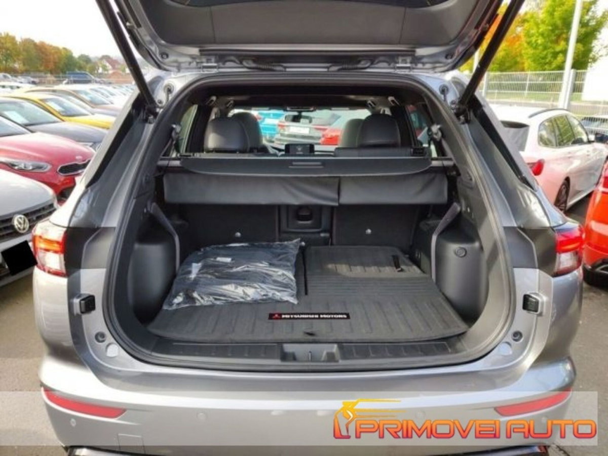 Mitsubishi Outlander 2.0 4WD CVT Instyle SDA 7 posti (14)