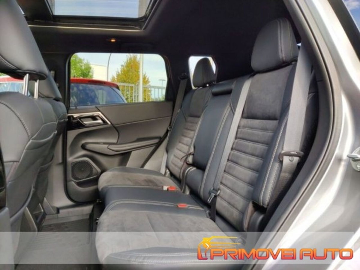 Mitsubishi Outlander 2.0 4WD CVT Instyle SDA 7 posti (5)