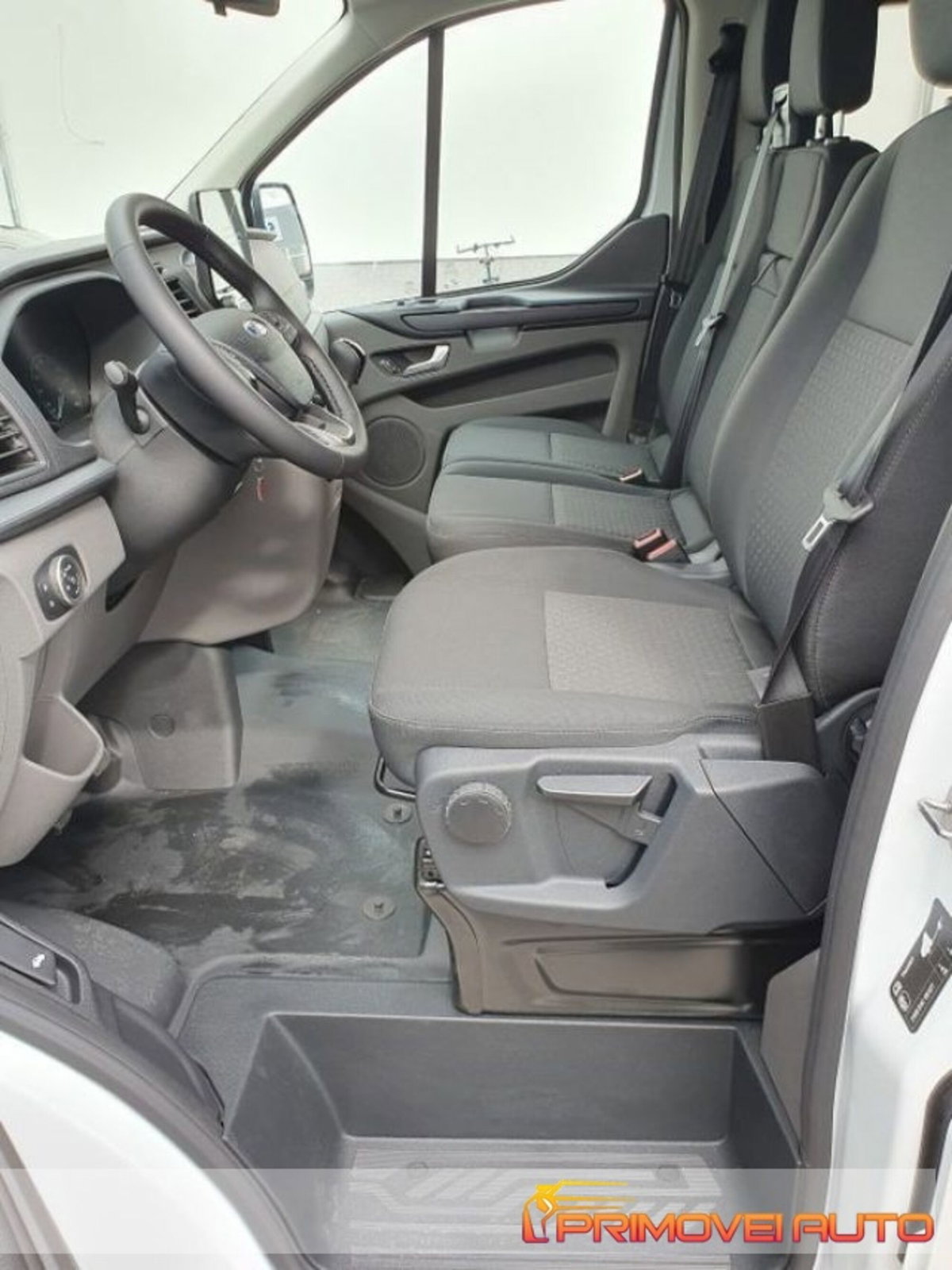 Ford Transit Custom Furgone 320 2.0 EcoBlue 130 PL Combi Trend (4)