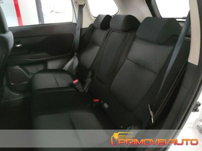 Mitsubishi Outlander 2.0 MIVEC 2WD Intense (3)