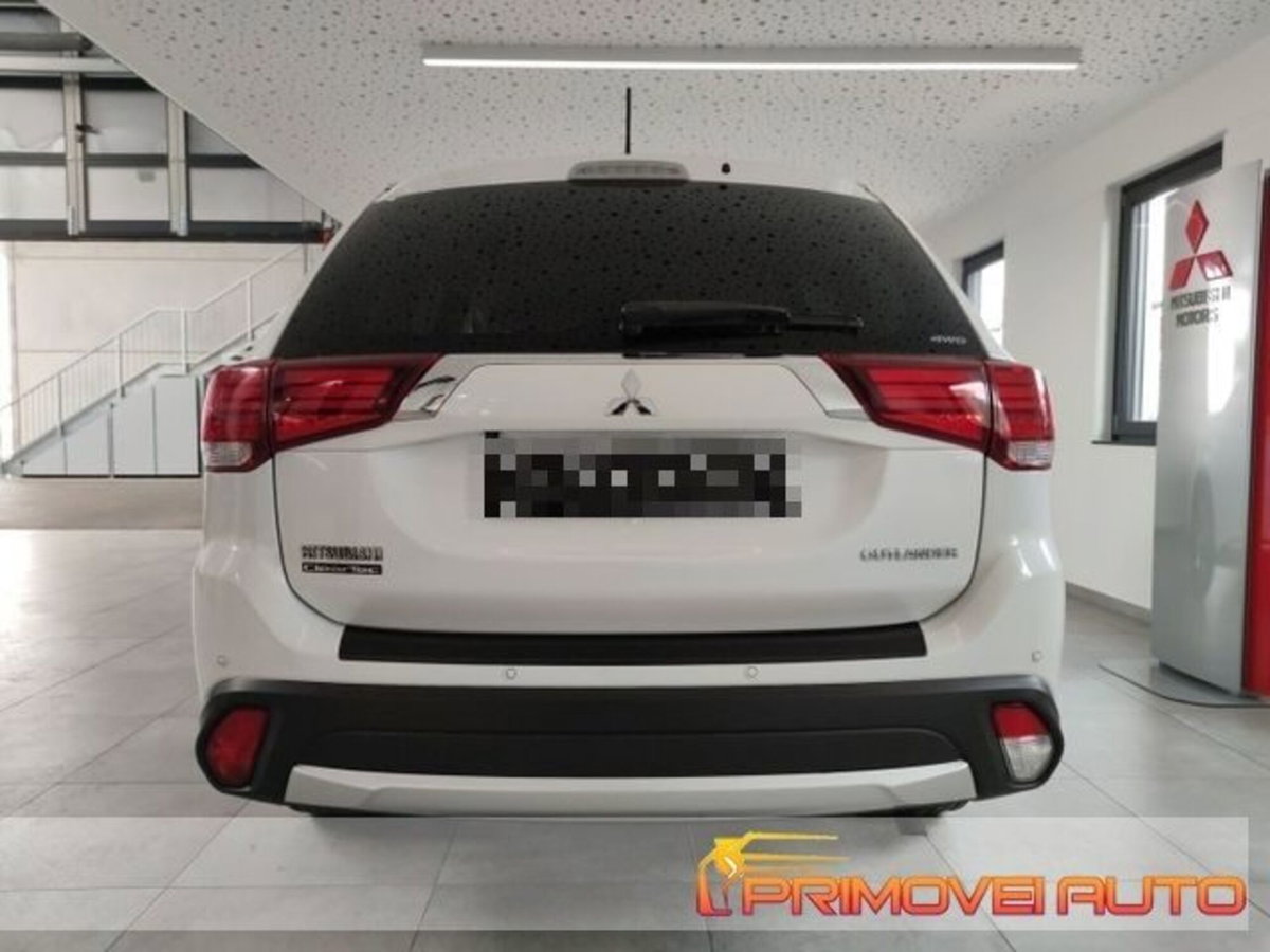 Mitsubishi Outlander 2.0 MIVEC 2WD Intense (6)