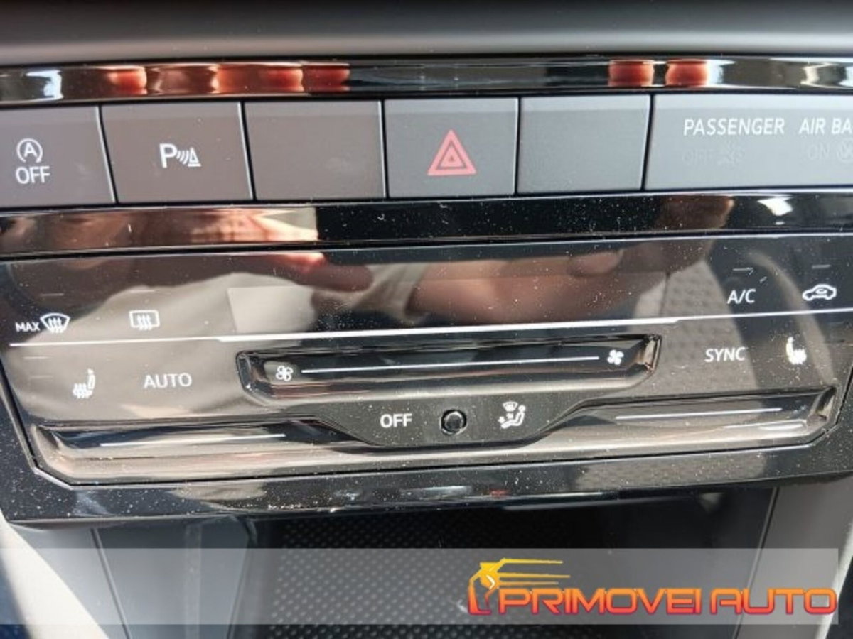 Volkswagen T-Cross 1.0 TSI 110 CV Sport (13)