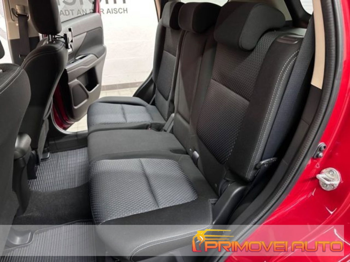 Mitsubishi Outlander 2.0 MIVEC 2WD Intense (13)