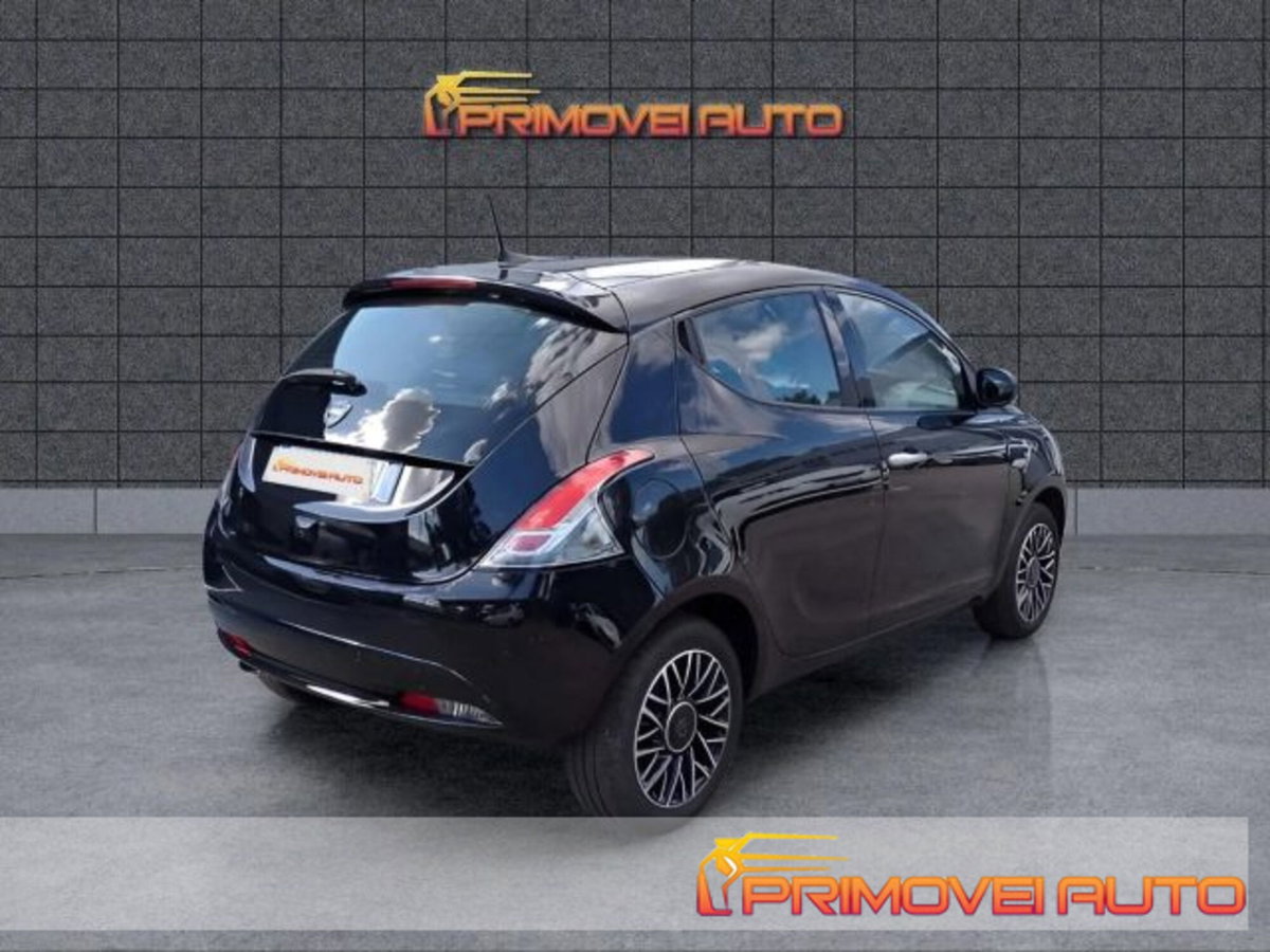 Lancia Ypsilon 1.0 FireFly 5 porte S&S Hybrid Gold Plus (2)