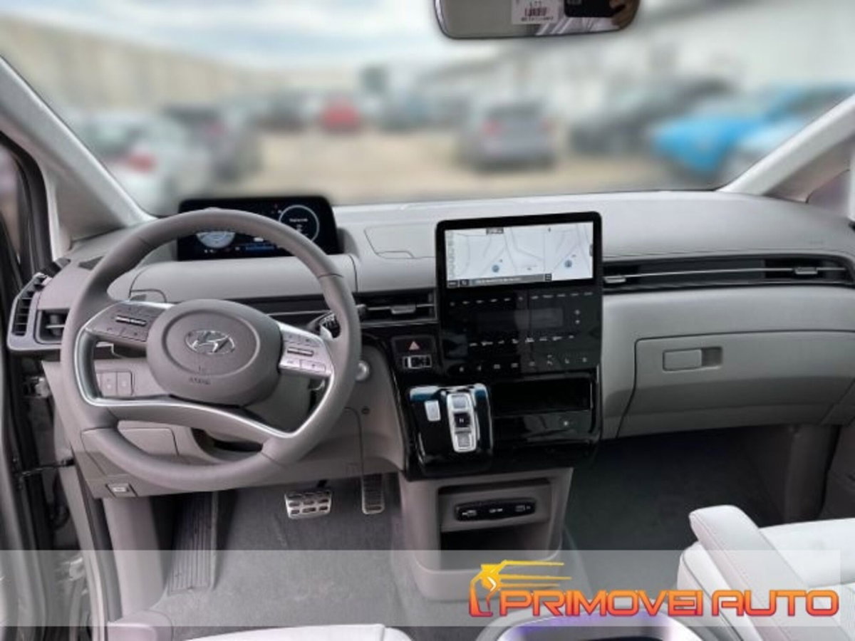 Hyundai Staria 2.2 2wd auto