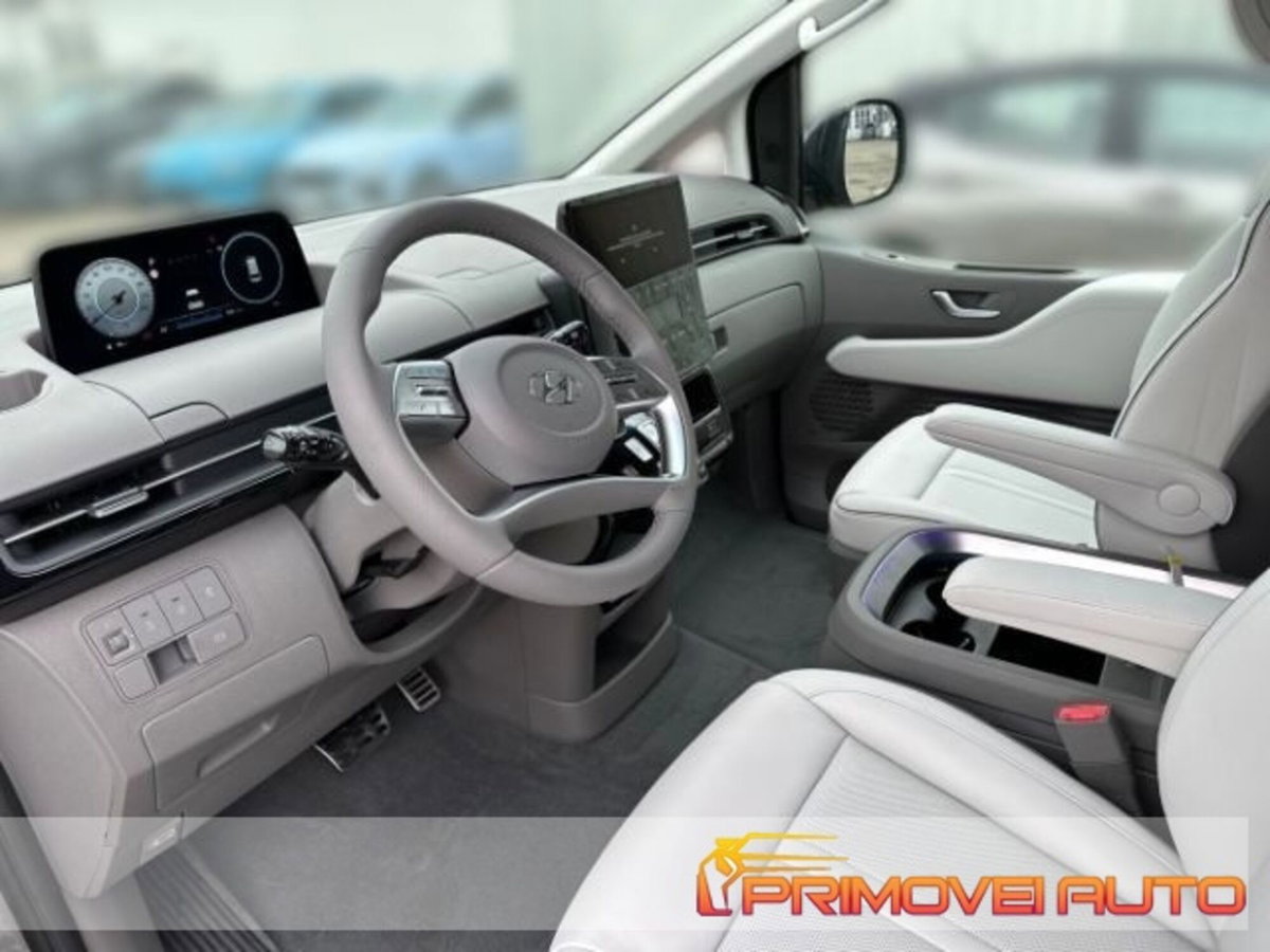 Hyundai Staria 2.2 2wd auto (2)