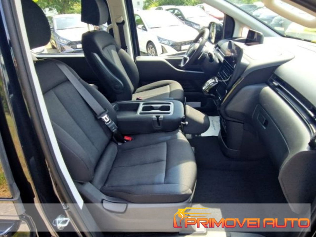 Hyundai Staria 2.2 2wd auto (2)