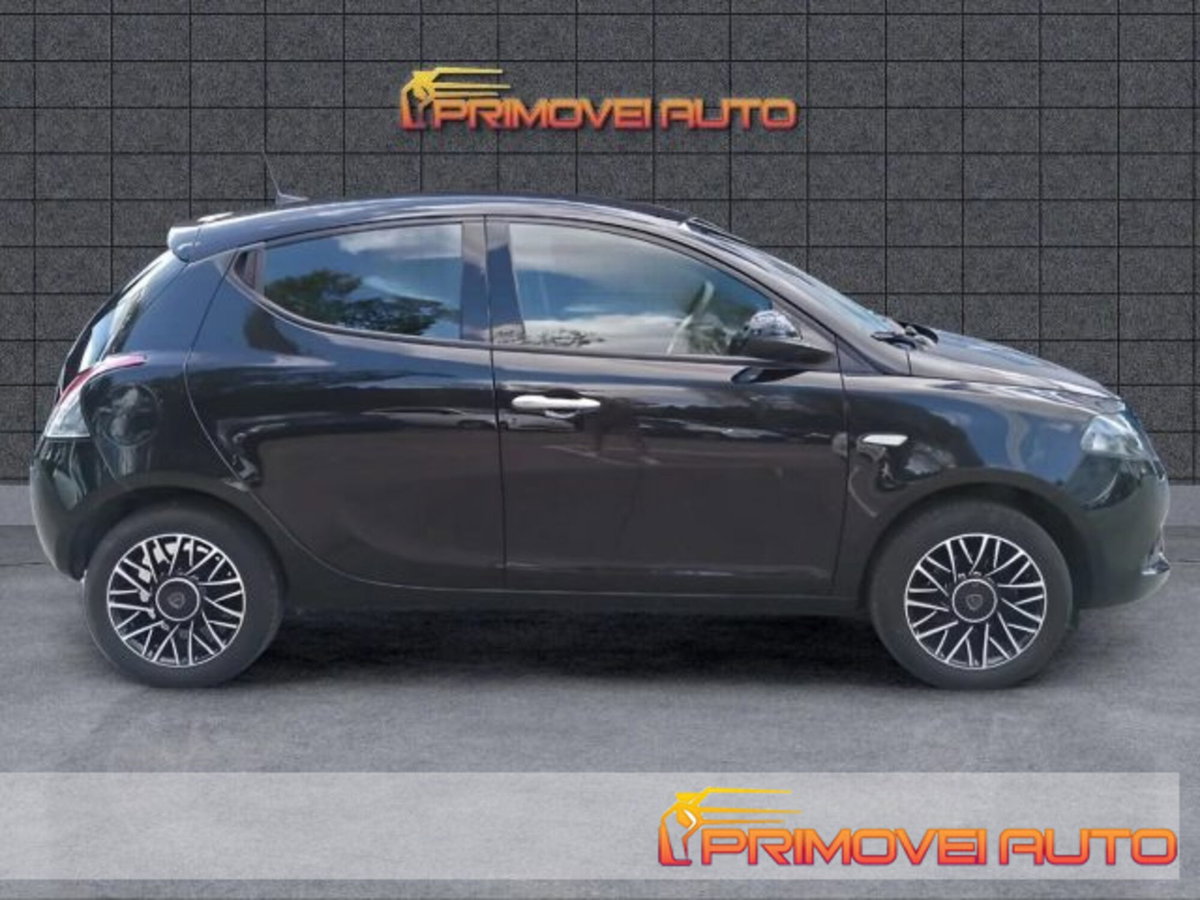 Lancia Ypsilon 1.0 FireFly 5 porte S&S Hybrid Gold Plus (2)
