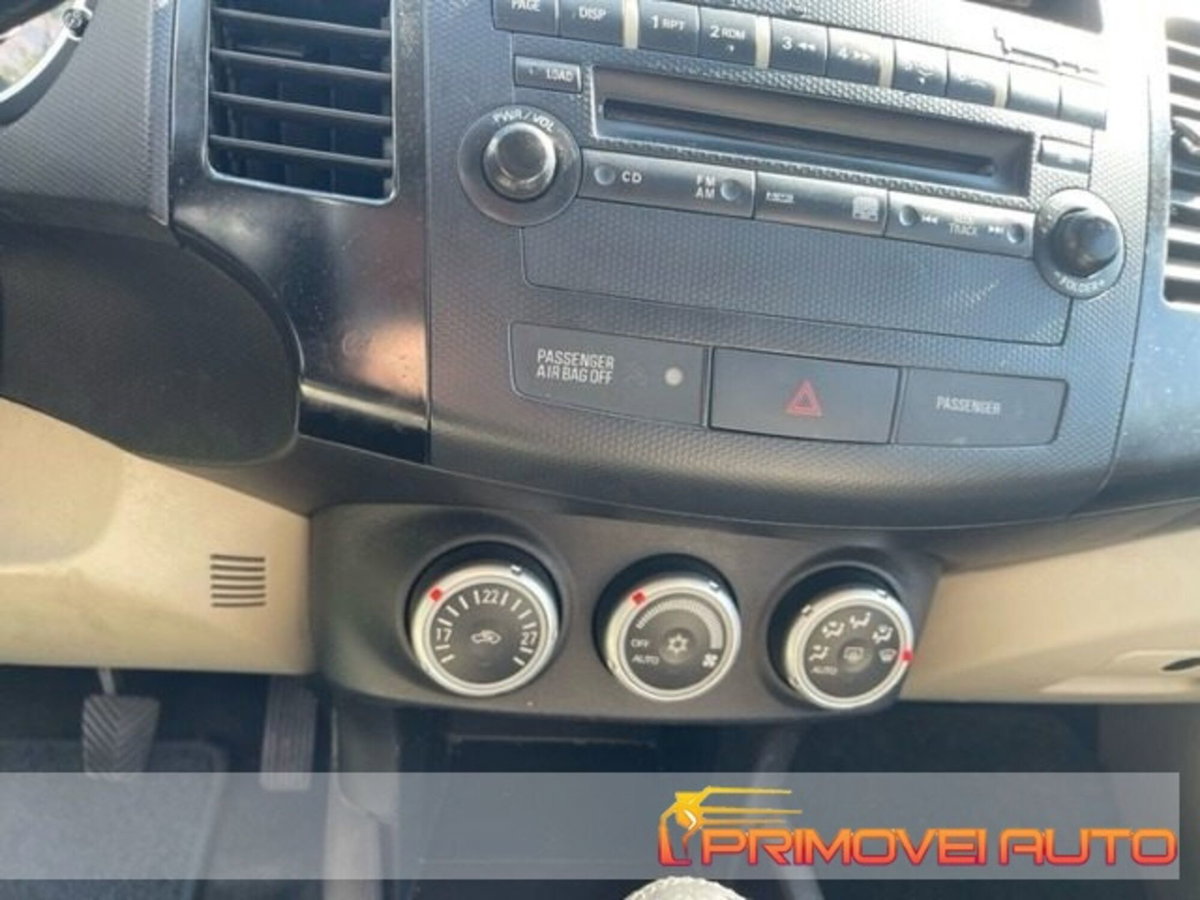 Mitsubishi Outlander 2.0 DI-D Instyle 7 p.ti DPF (14)