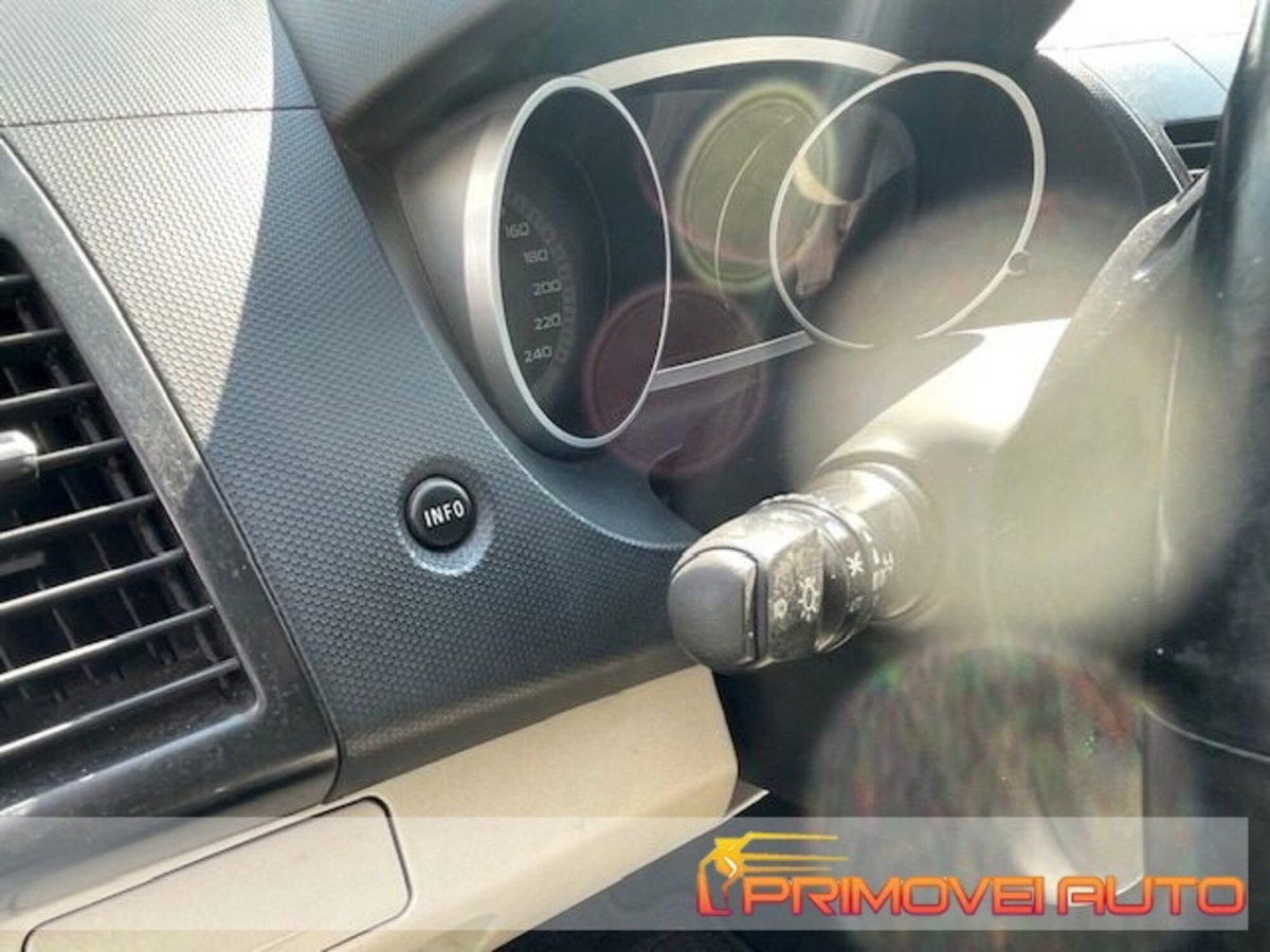 Mitsubishi Outlander 2.0 DI-D Instyle 7 p.ti DPF (15)