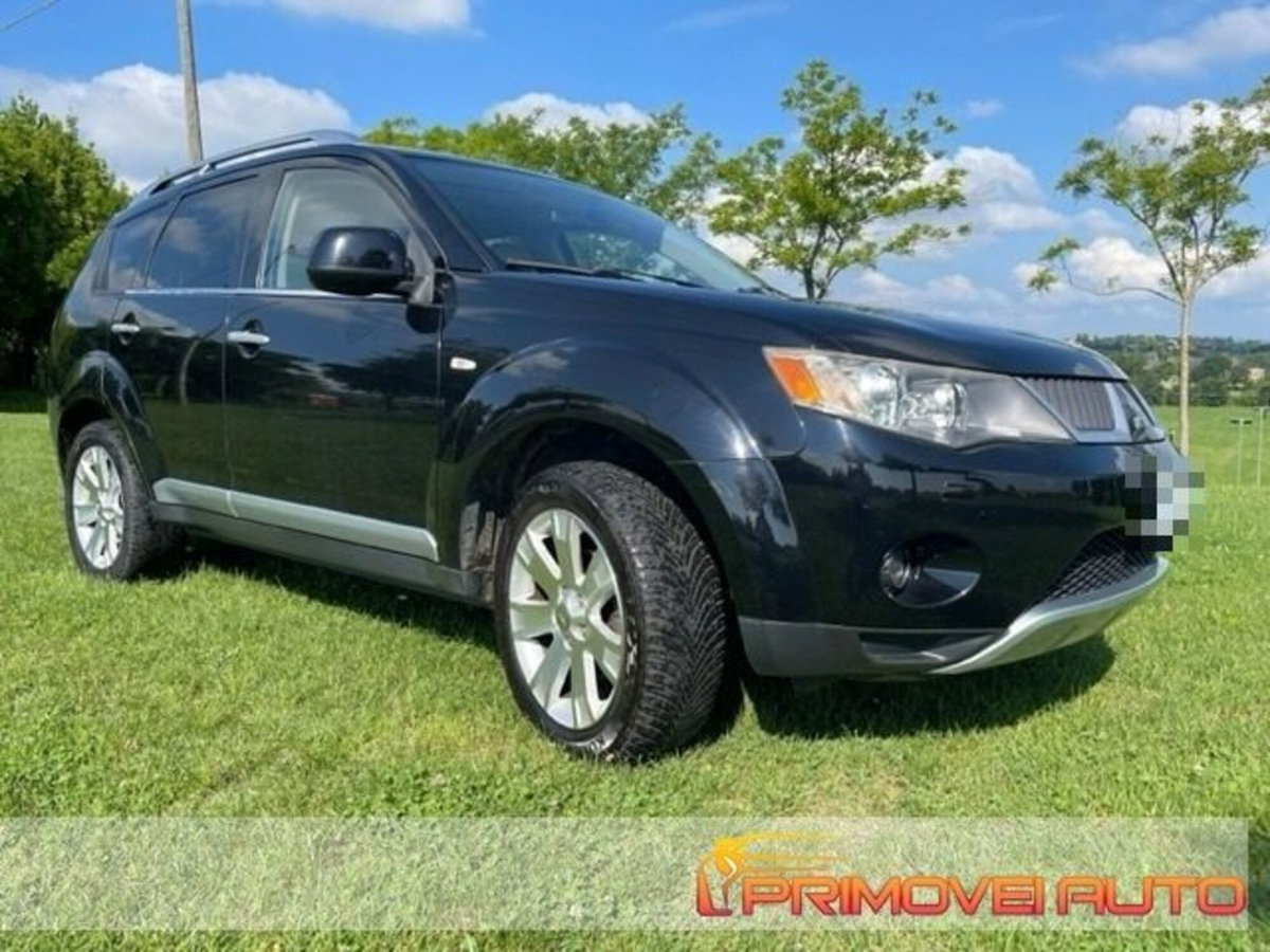 Mitsubishi Outlander 2.0 DI-D Instyle 7 p.ti DPF (2)