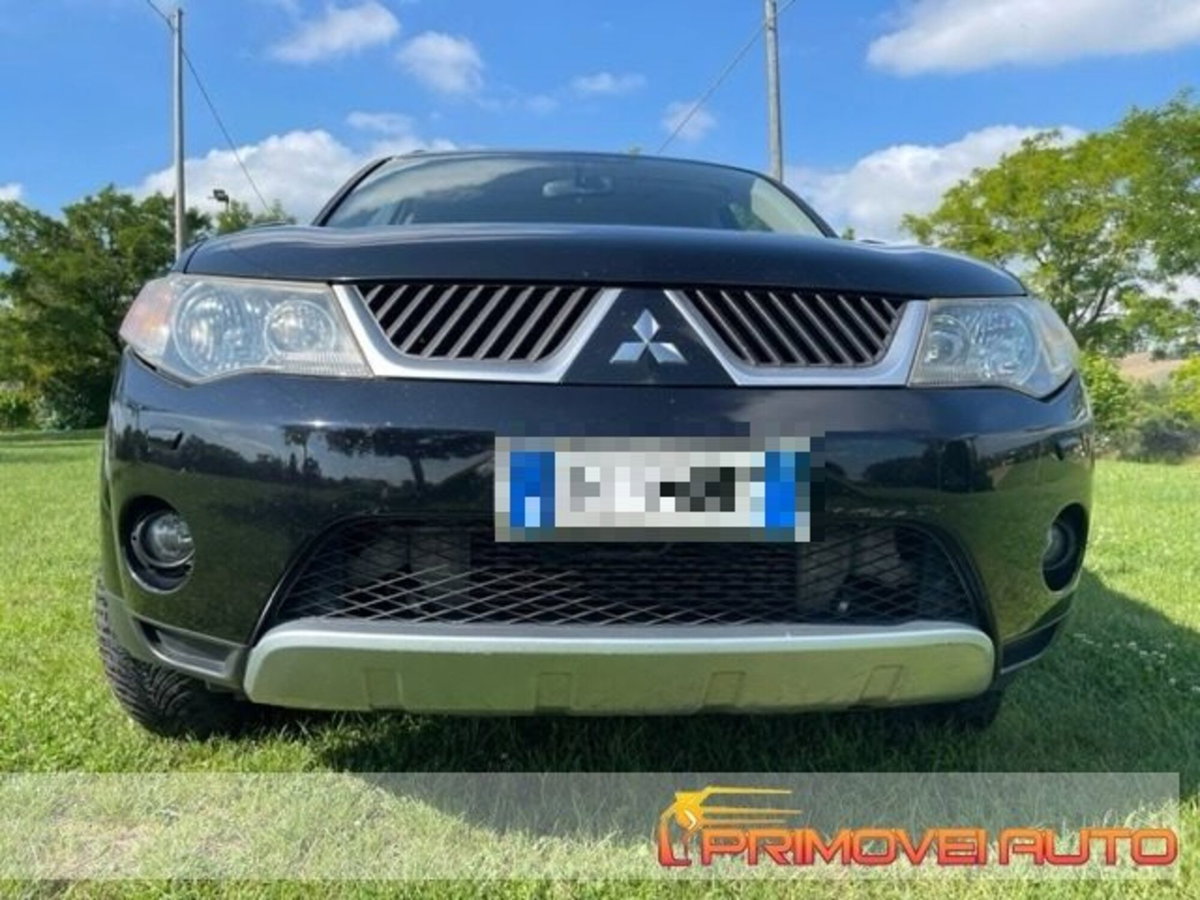 Mitsubishi Outlander 2.0 DI-D Instyle 7 p.ti DPF (4)