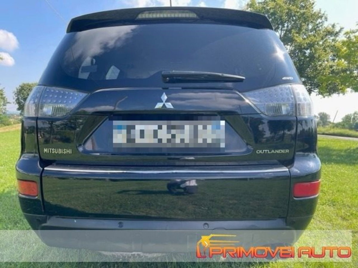Mitsubishi Outlander 2.0 DI-D Instyle 7 p.ti DPF (9)