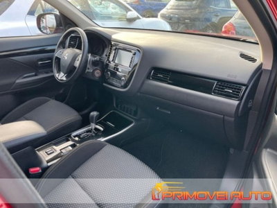 Mitsubishi Outlander 2.0 2WD CVT Diamond SDA usata