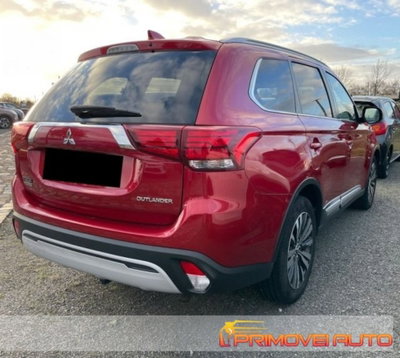 Mitsubishi Outlander 2.0 2WD CVT Diamond SDA (6)
