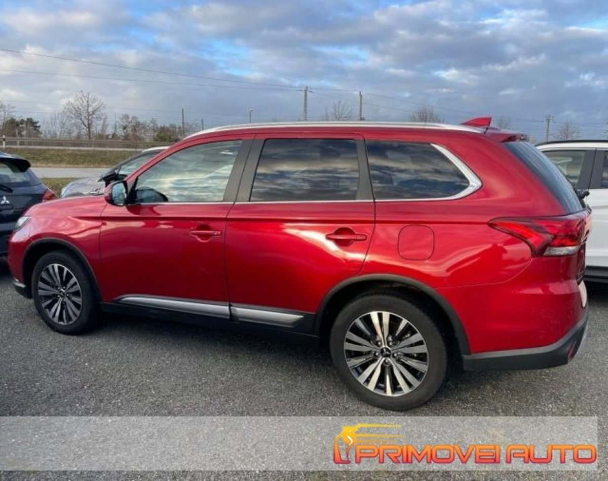 Mitsubishi Outlander 2.0 2WD CVT Diamond SDA (8)