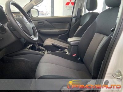 Mitsubishi L200 2.4 DI-D/154CV Club Cab Invite (2)