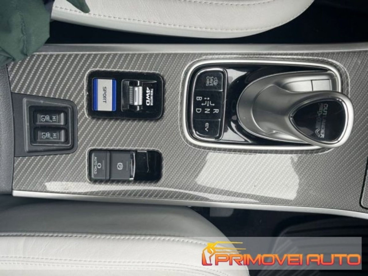 Mitsubishi Outlander 2.4 MIVEC 4WD PHEV Diamond SDA (11)