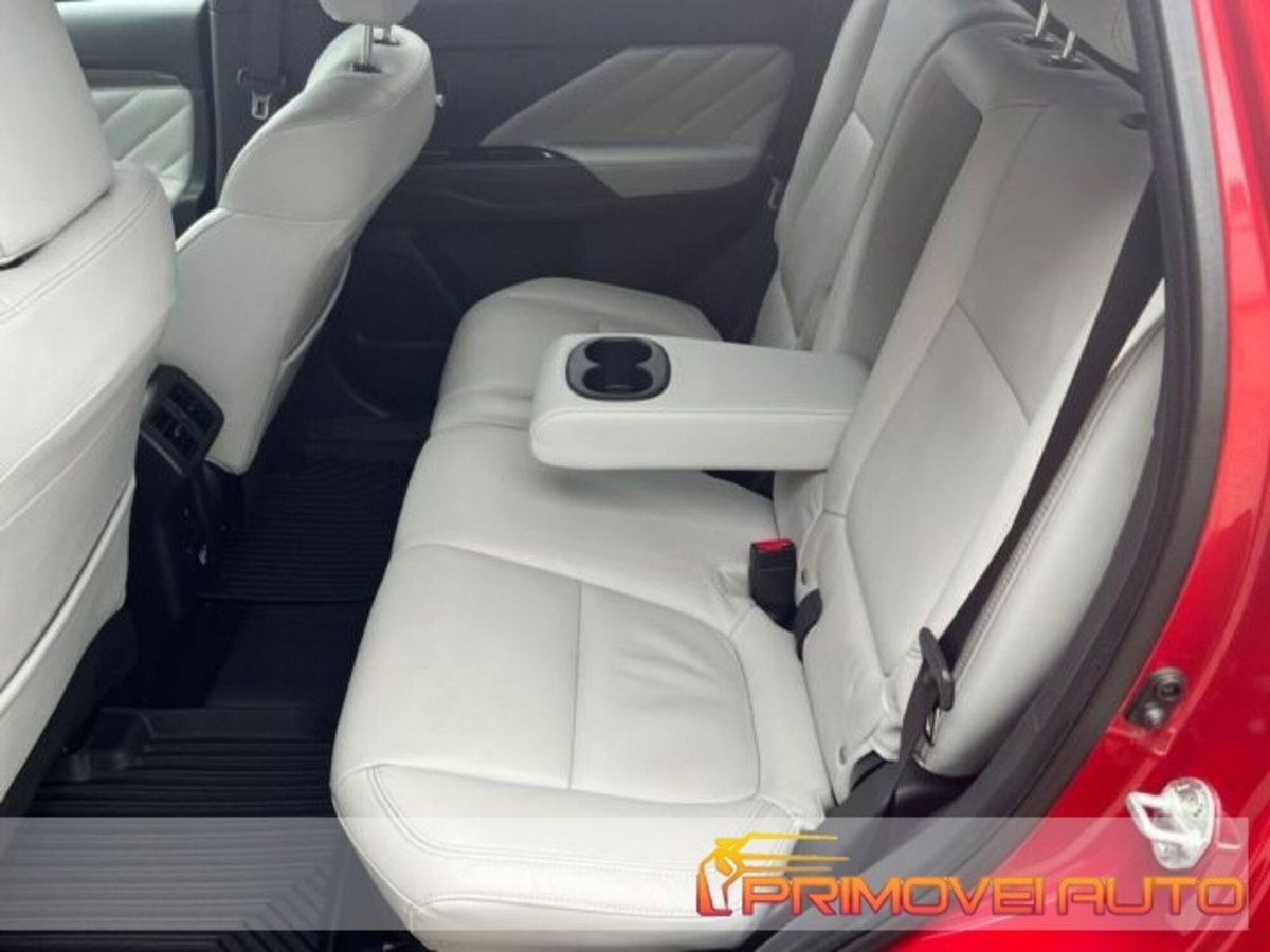 Mitsubishi Outlander 2.4 MIVEC 4WD PHEV Diamond SDA (4)