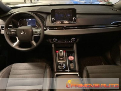 Mitsubishi Outlander 2.0 2WD CVT Insport SDA usata