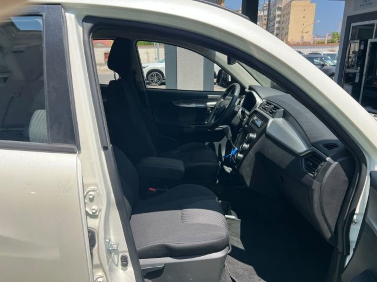 Mahindra KUV100 1.2 K8 m-bifuel (9)