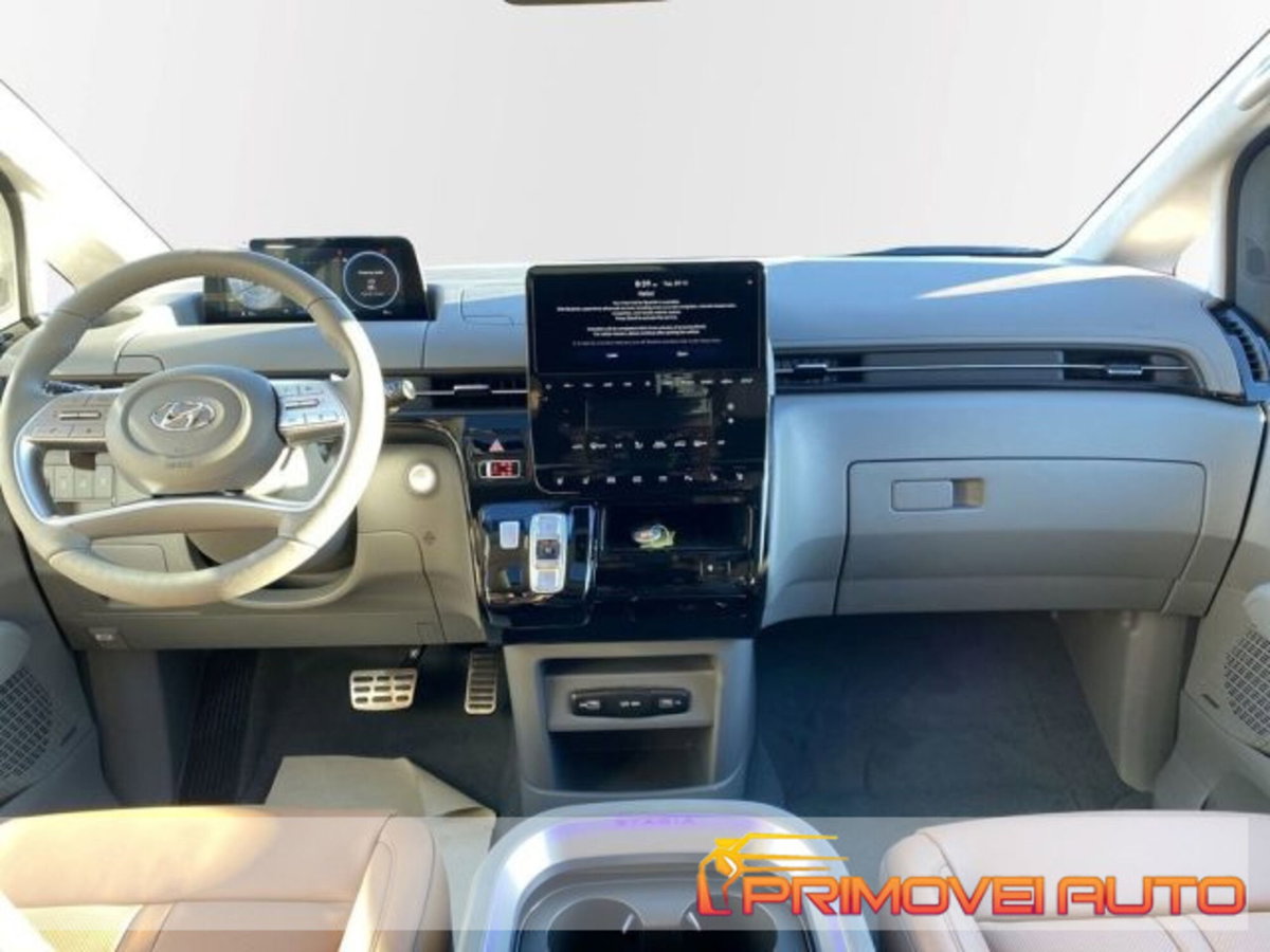 Hyundai Staria 2.2 2wd auto