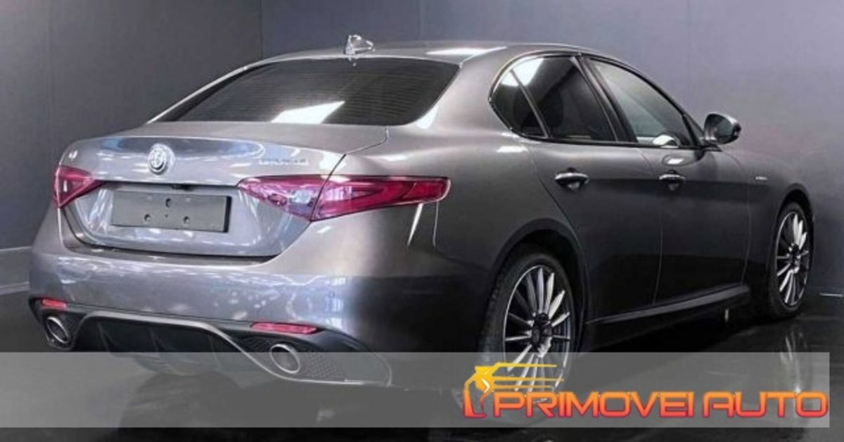 Alfa Romeo Giulia 2.2 Turbodiesel 210 CV AT8 AWD Q4 Veloce (11)