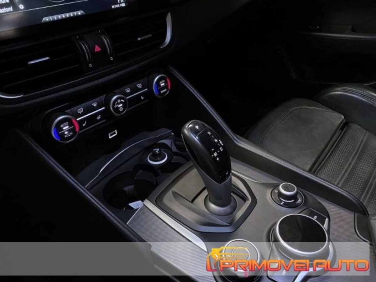 Alfa Romeo Giulia 2.2 Turbodiesel 210 CV AT8 AWD Q4 Veloce (4)
