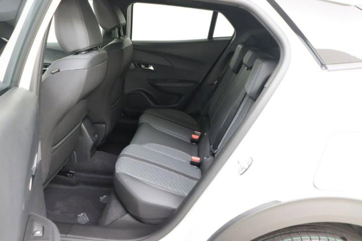 Peugeot 2008 PureTech 100 S&S Allure (15)