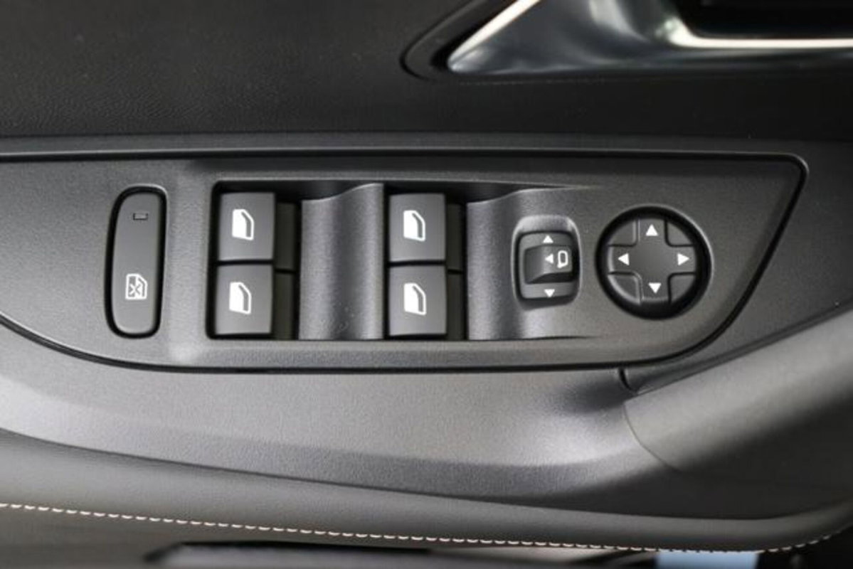 Peugeot 2008 PureTech 100 S&S Allure (16)