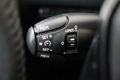 Peugeot 2008 PureTech 100 S&S Allure (18)