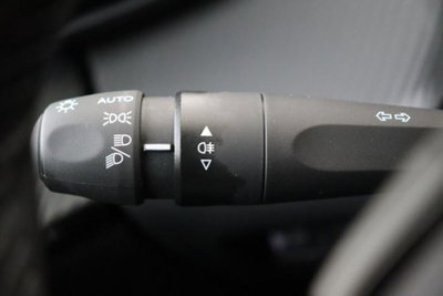Peugeot 2008 PureTech 100 S&S Allure (19)