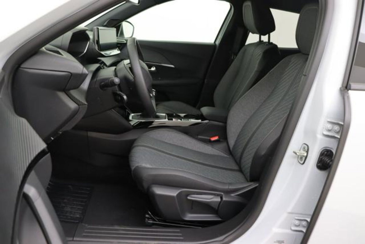 Peugeot 2008 PureTech 100 S&S Allure (5)