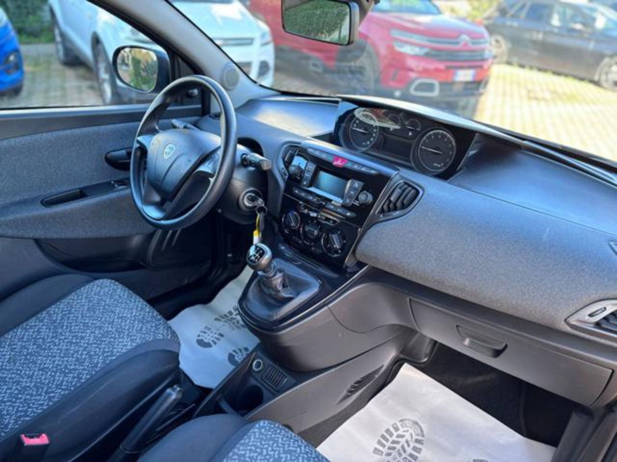Lancia Ypsilon 1.0 FireFly 5 porte S&S Hybrid Ecochic Silver (8)