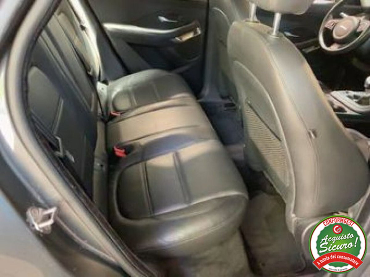 Jaguar E-Pace 2.0D 150 CV R-Dynamic S (6)