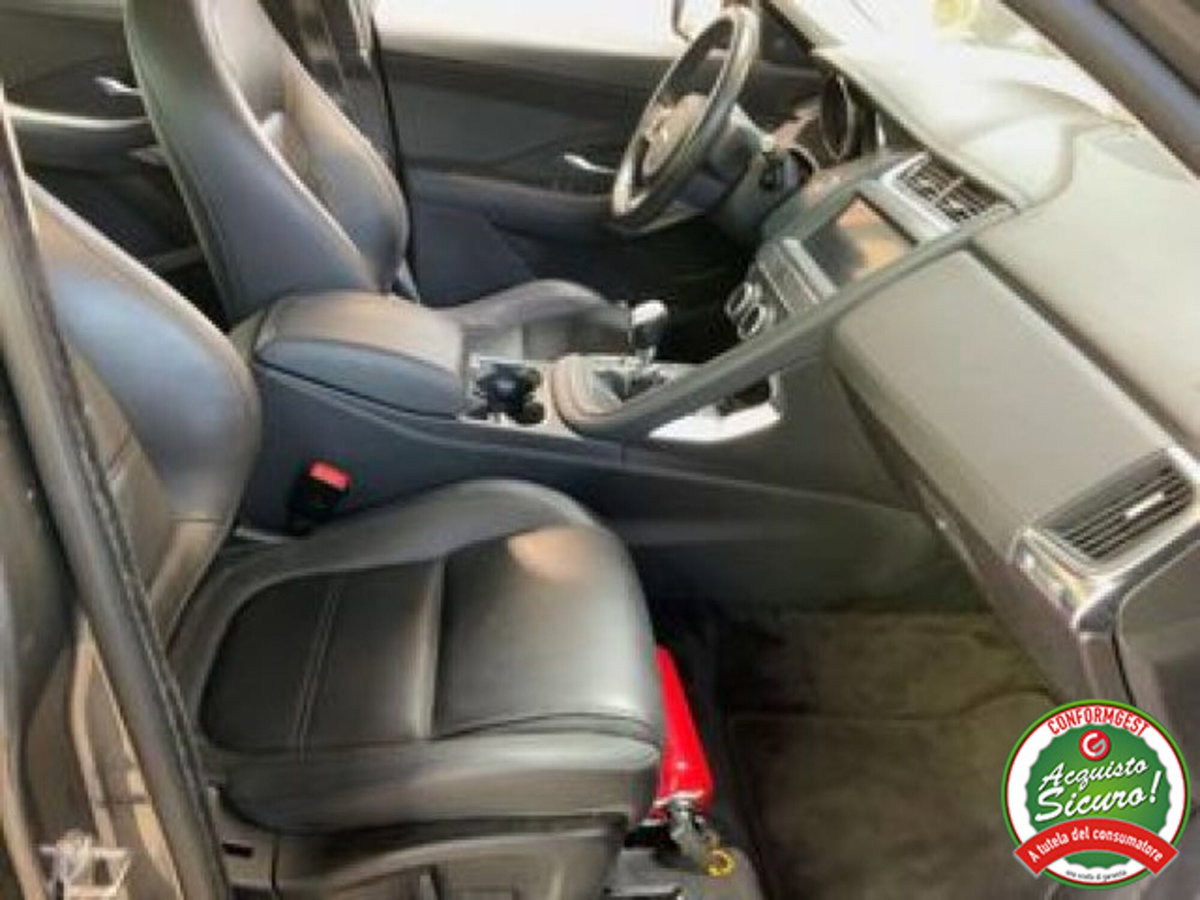 Jaguar E-Pace 2.0D 150 CV R-Dynamic S (9)
