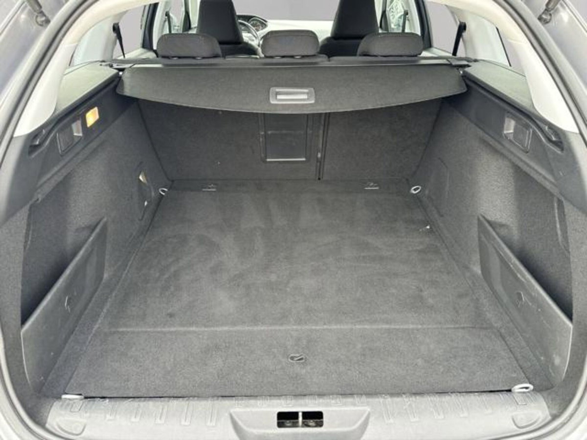 Peugeot 308 SW BlueHDi 130 S&S EAT8 GT Pack (16)