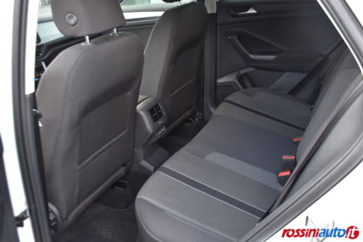 Volkswagen T-Roc 1.5 tsi Edition dsg (12)